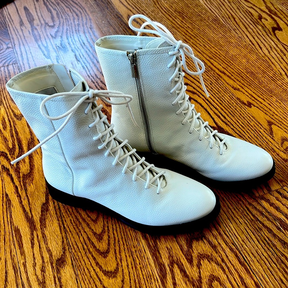 Gianni Bini White Boots - Size 10